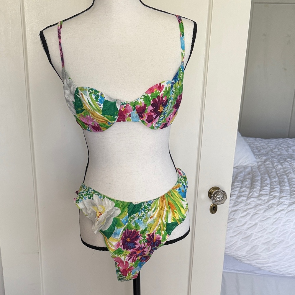 Victoria's Secret 100%Silk Vibrant Floral Bra and Panty & Robe Set